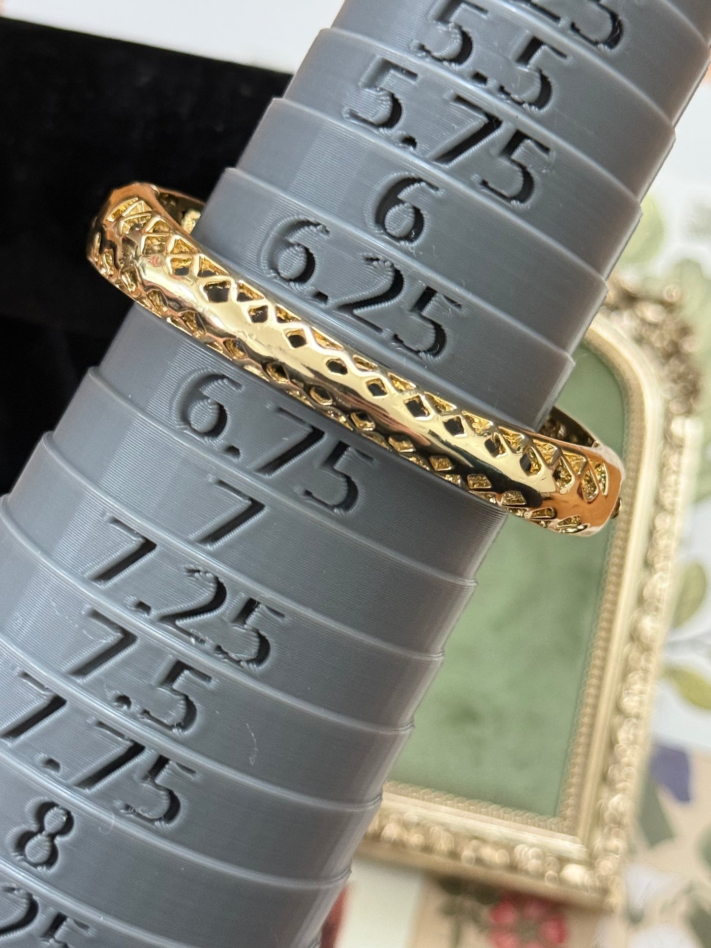 Vintage Gold Tone Floral Bracelet