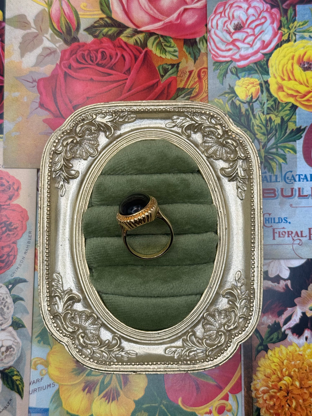 Vintage Gold Tone Black Stone Ring Size 7