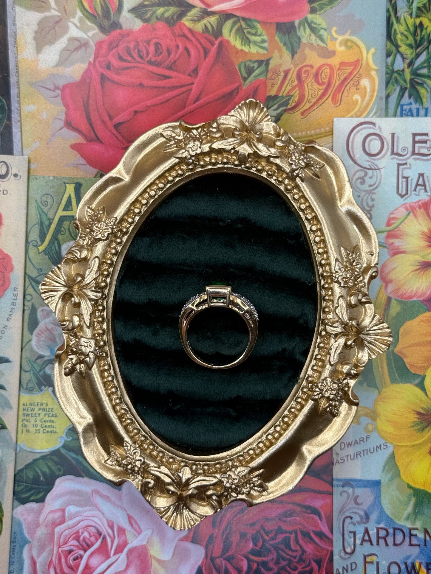 Vintage Gold Tone Old Stock Ring Size 6