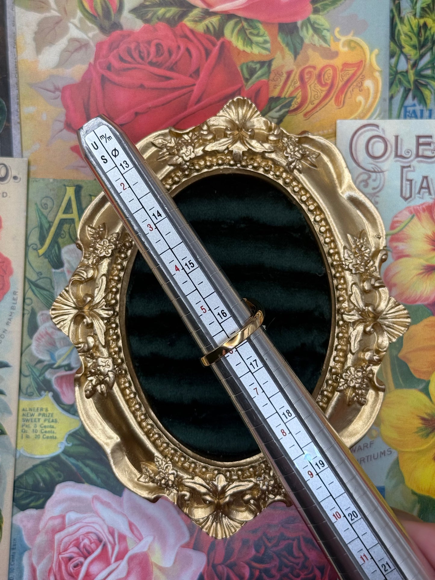Vintage Gold Tone Old Stock Ring Size 6