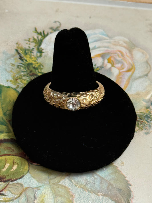 gold tone hammered style ring size 10