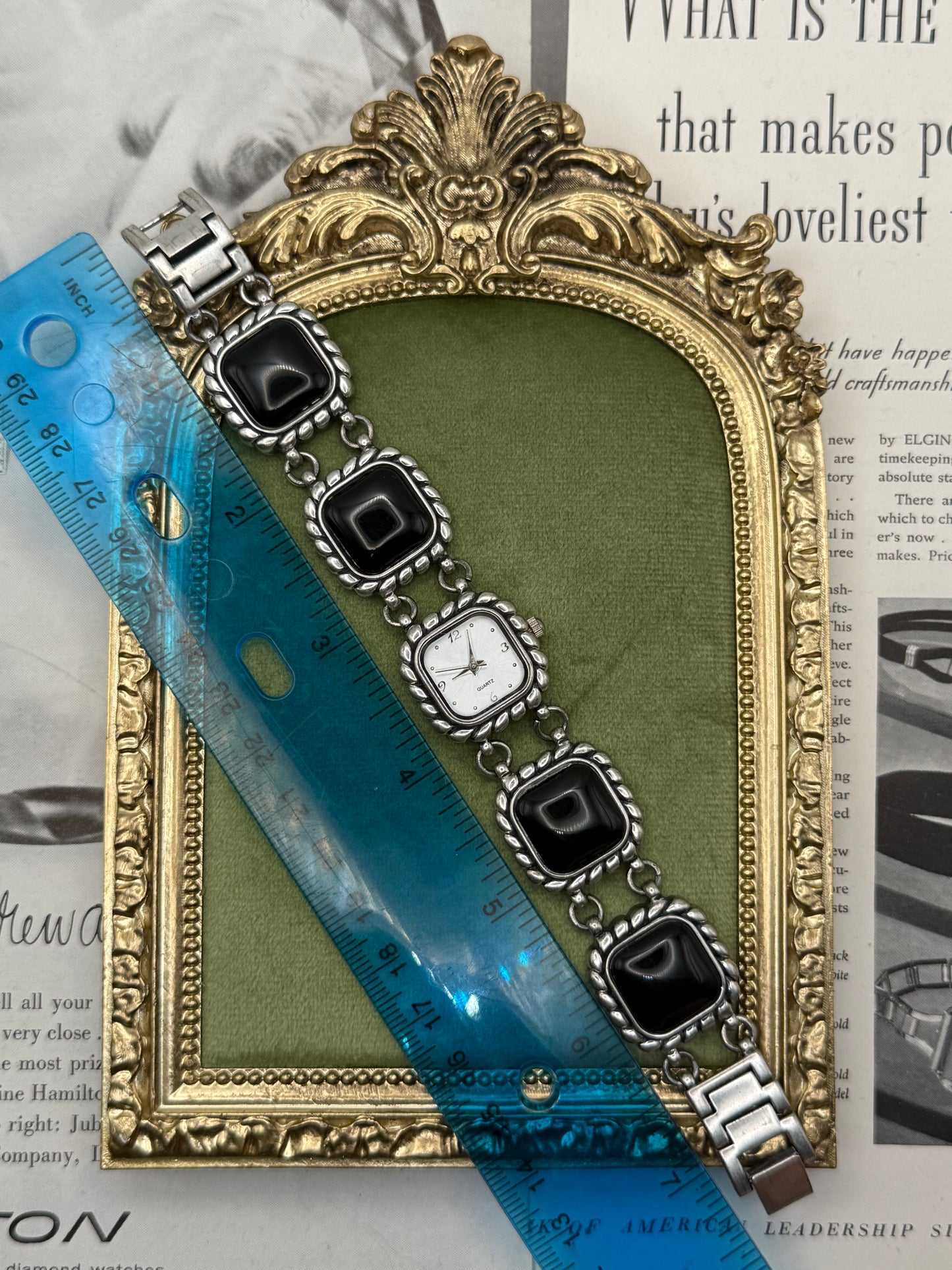 Working Vintage Silver Tone Black Stone Watch