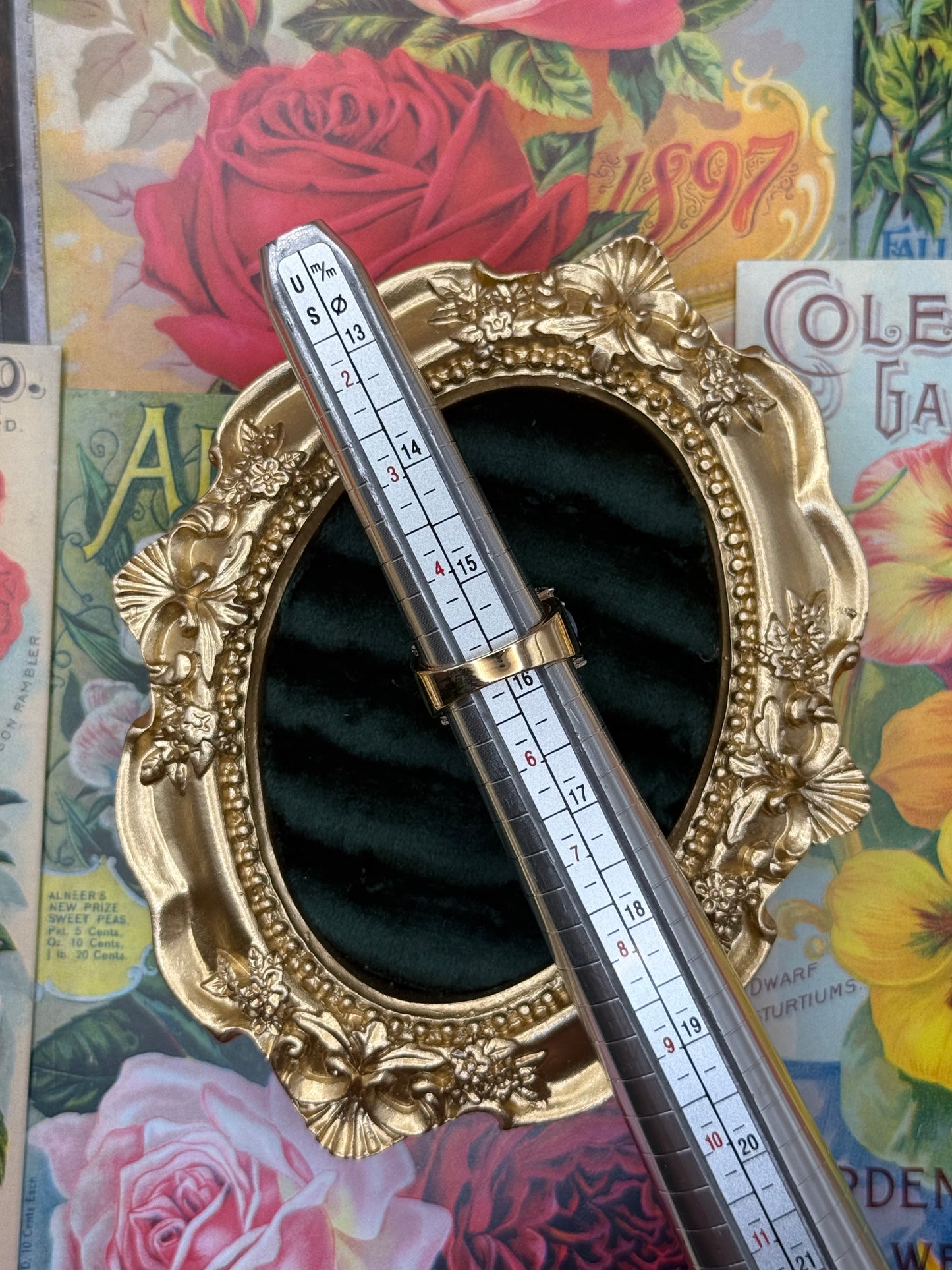 Vintage Gold Tone Old Stock Ring Size 5