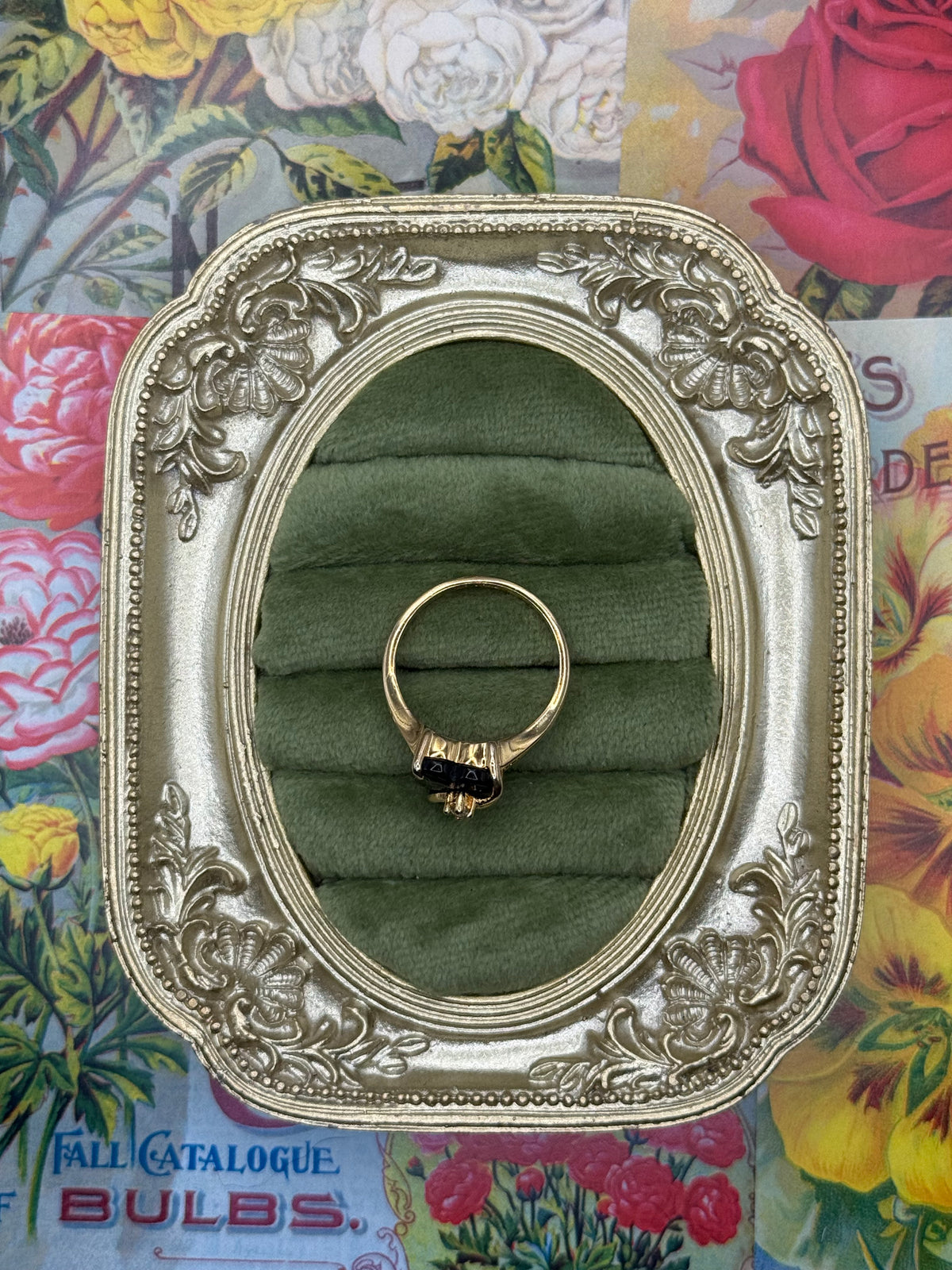 Vintage Gold Tone Onyx Heart Ring Size 8.75
