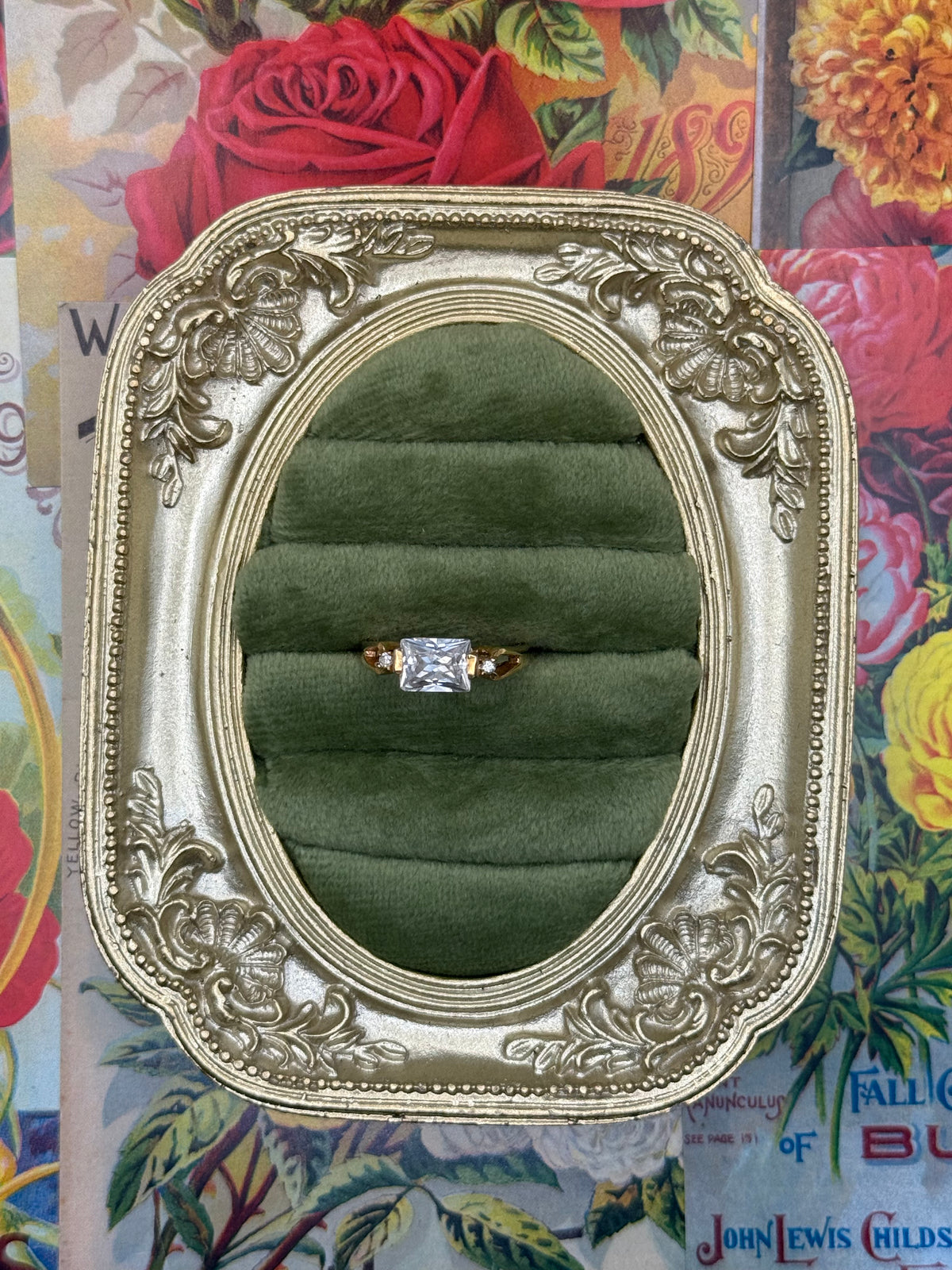 Vintage Gold Tone Dainty Ring Size 6