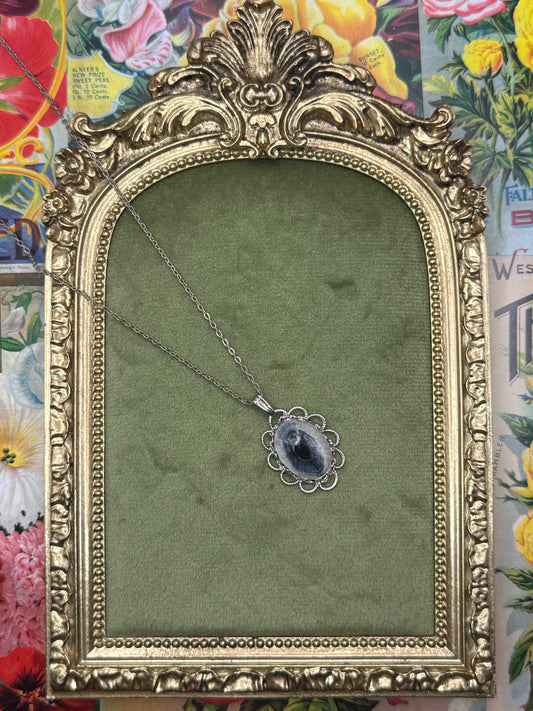 Vintage Silver Tone Shell Pendant Necklace 18”