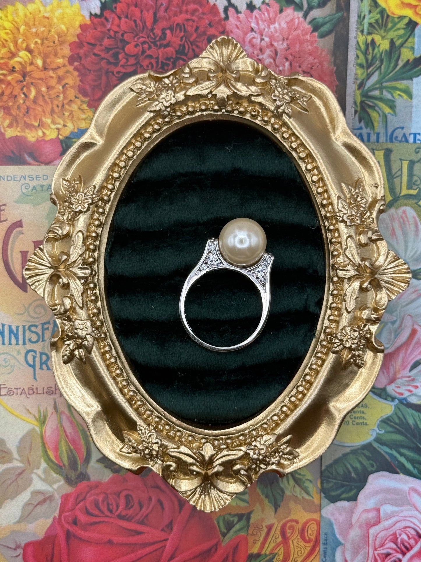 Vintage Silver Tone Old Stock Ring Size 9