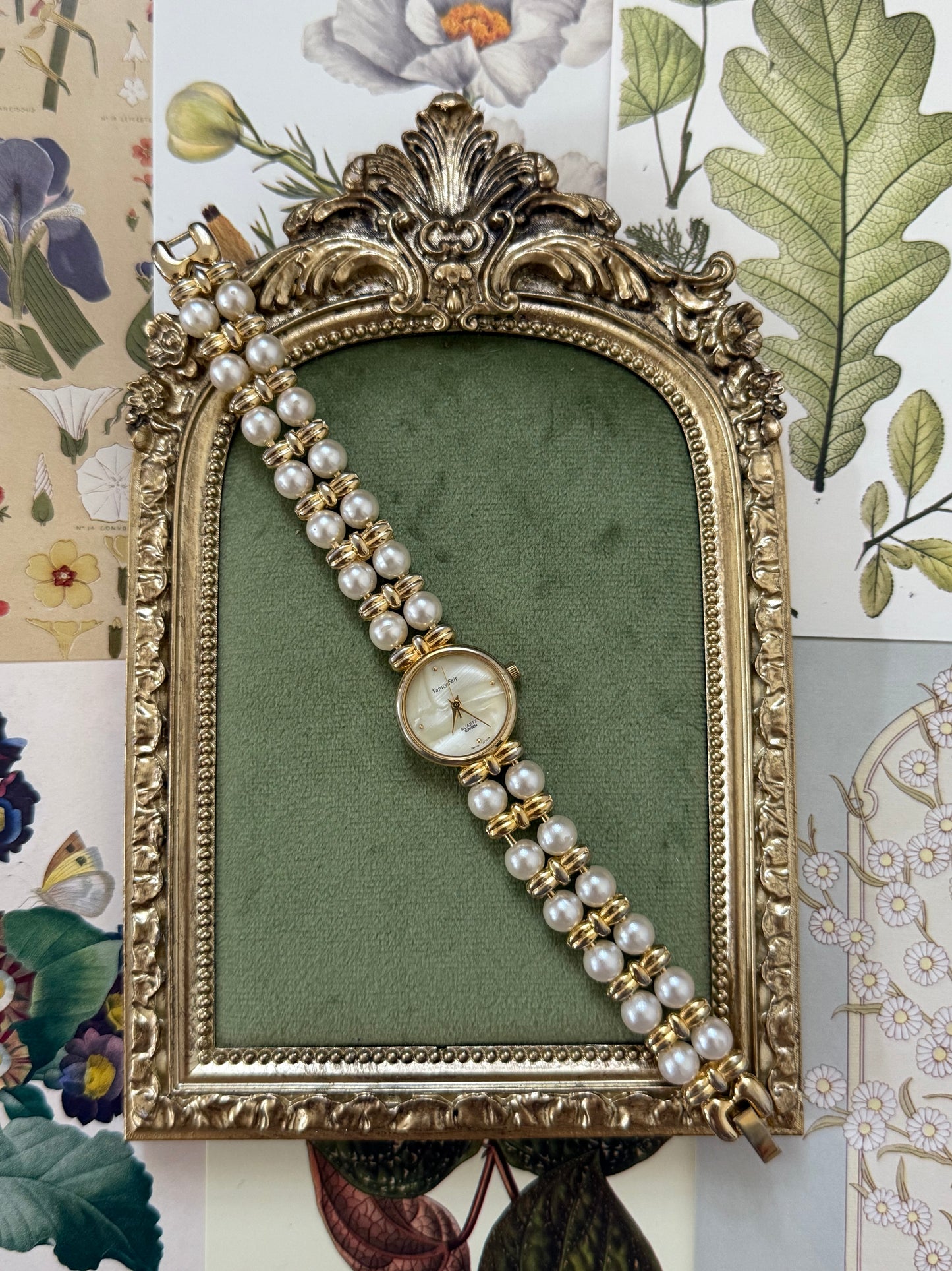 Nonworking Vintage Gold Tone Pearl Band Watch