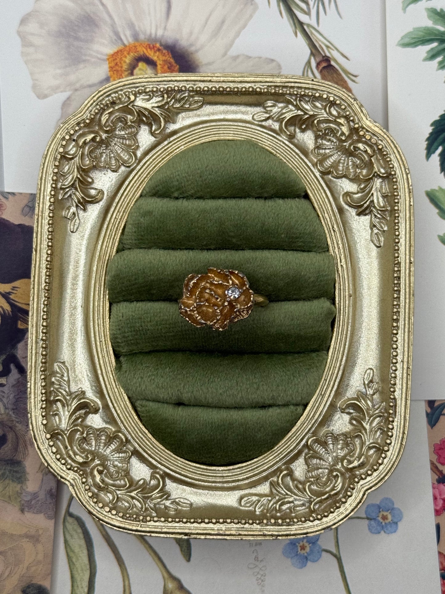 Vintage Gold Tone Avon Ring Size 7