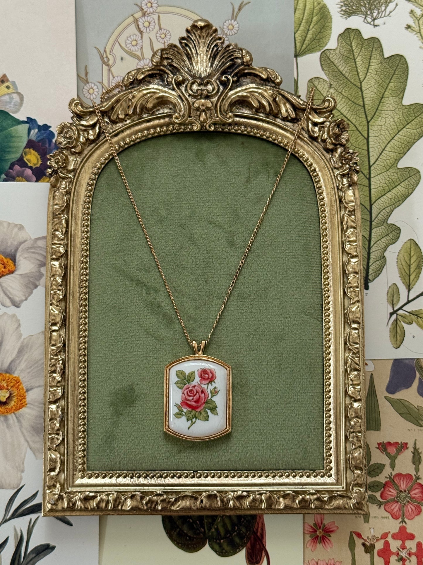 Vintage Gold Tone Floral Avon Necklace