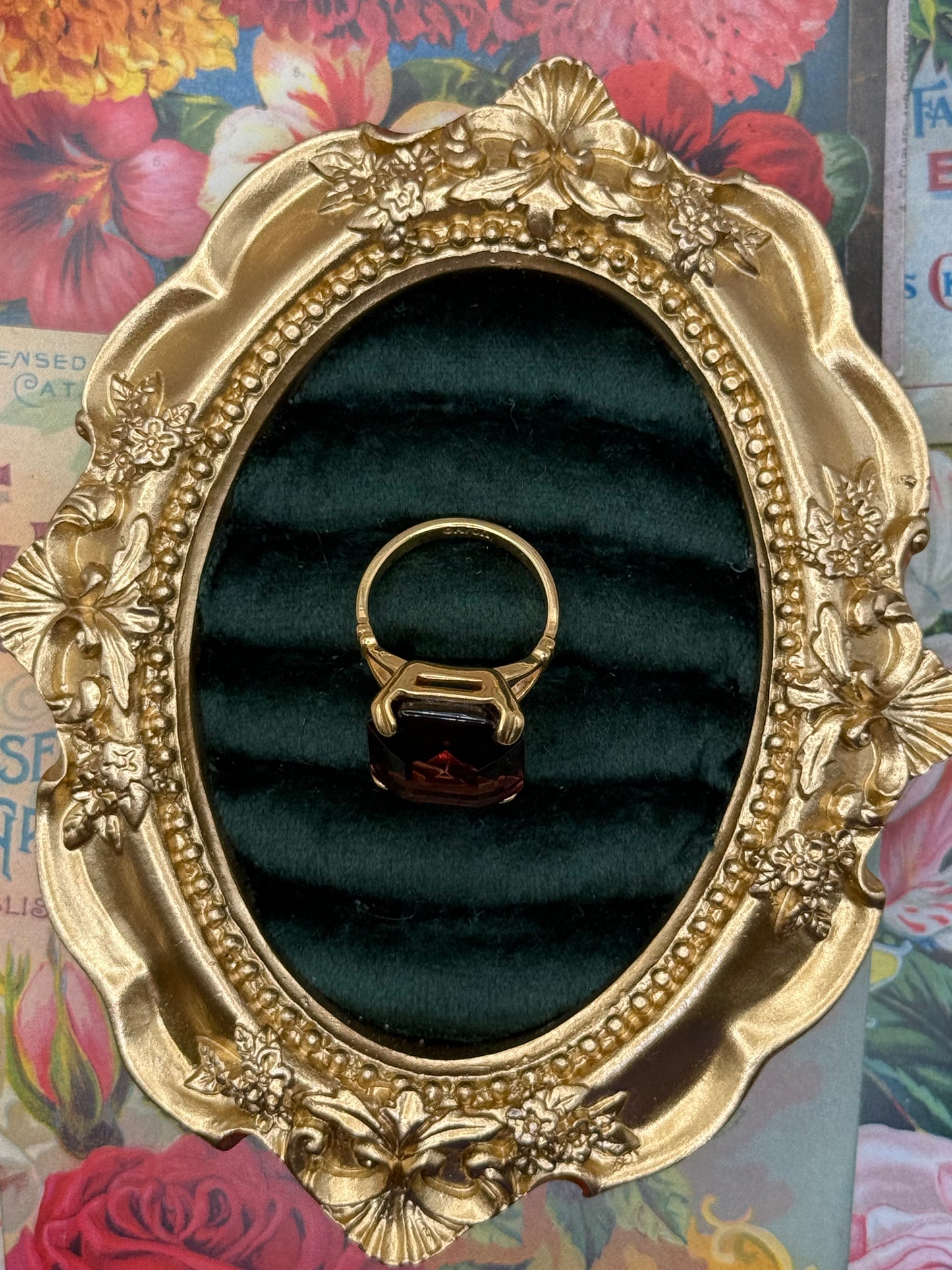 Vintage Gold Tone Avon Chunky Ring Size 6.5